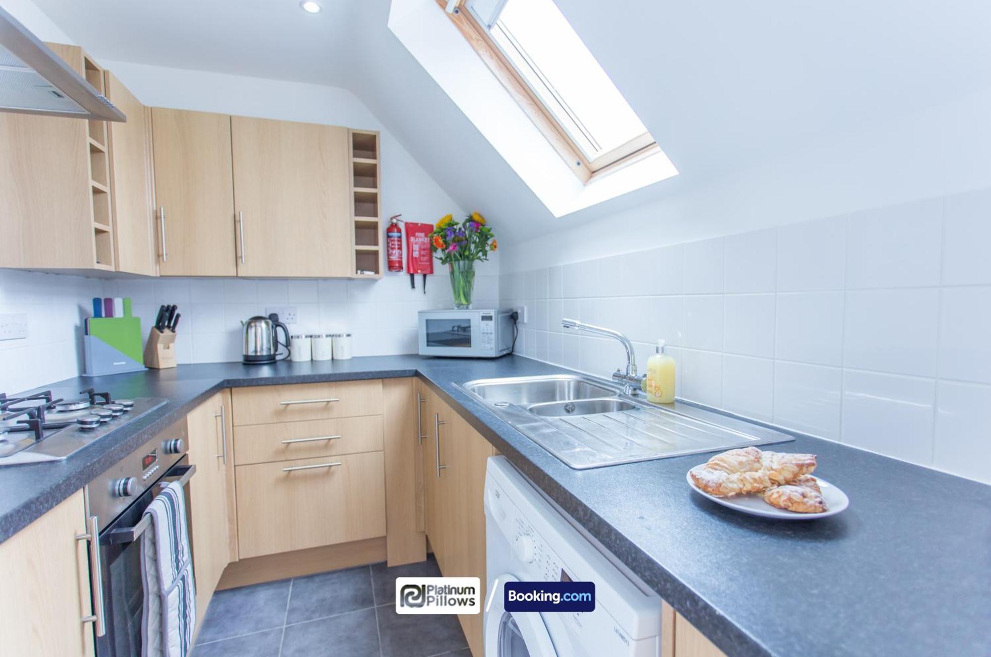 Modern Oxford 2 Bedroom Apartments, Families & Contractor Accommodation, Near John Radcliffe Hospital Buitenkant foto